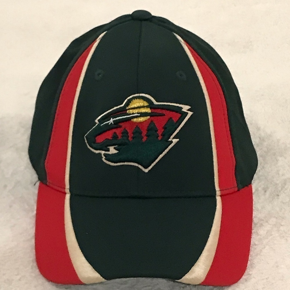 Fan Favorite NHL Minnesota Wild Adjustable Green Red Silver Hockey Cap